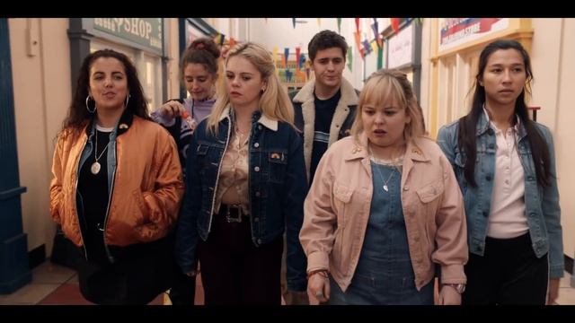 Derry Girls | Trying On Prom Dresses смотреть онлайн