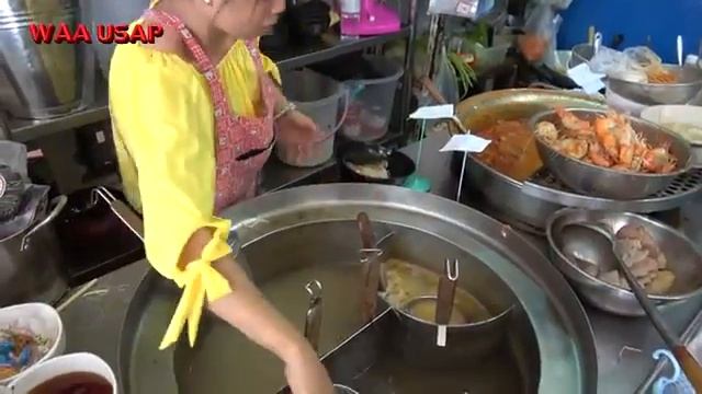 The Most Famous TOM YUM GOONG And Noodle Restaurant In Thailand Pee Aor смотреть онлайн