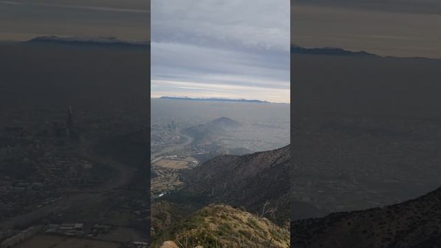 Спускаюсь с горы Cerro Manquehue. Сантьяго. Чили. #travel #mountains #hiking