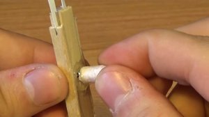 НУБ ОХОТИТСЯ НА КРИПЕРА! КАК СДЕЛАТЬ ЛУК И СТРЕЛЫ! МИНИ ЛУК. СТРЕЛЯЕМ В КРИПЕРА ЯБЛОКО НУБИК ОРУЖИЕ