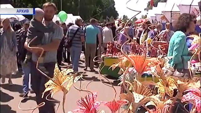 Почти весь мир у стен монастыря смотреть онлайн