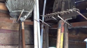 Вешалка для садового инвентаря своими руками