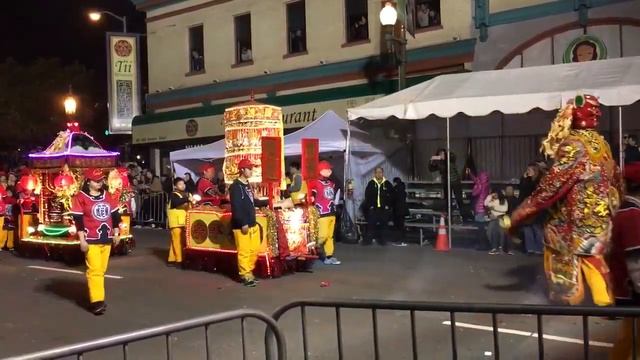 Chinese New Year Parade, San Francisco, CA / Празднование китайского нового года, Сан-Франциско, Ка смотреть онлайн