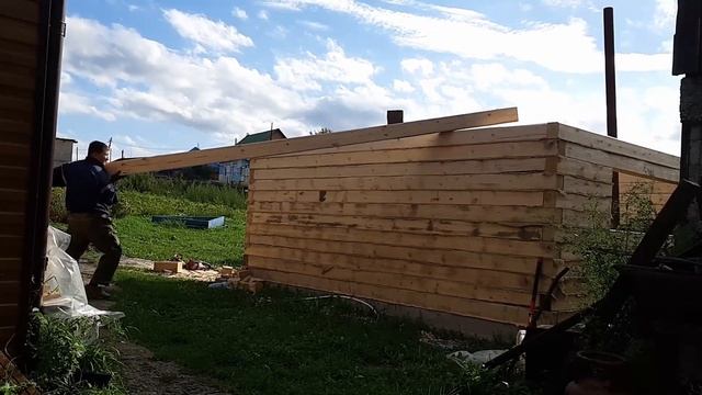 Баня за 200 000 из бруса 150х150, 6х4 м. Как закинуть брус на верхний ряд. смотреть онлайн