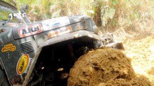 Toyota Land Cruiser BJ40 winch up Extreme Mud hill - Borneo Safari 2022