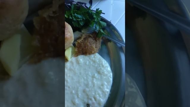 Мой обычный обед из 12 блюд из ведической кухни. Ещё 3 блюда не поместились. смотреть онлайн