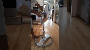 Bloom Chair! How to remove chair off stand.
