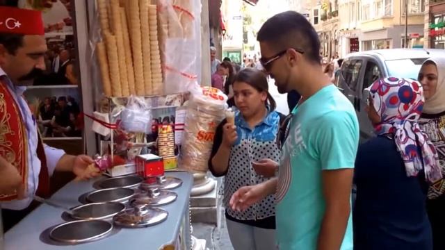 Прикольный продавец мороженого в Турции   Funny   'Ice Cream' Top Video YouTube смотреть онлайн