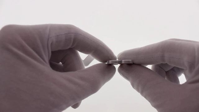 Эмблема на двери Land Rover Defender (2019-н.в.) серебристая 2 шт. смотреть онлайн