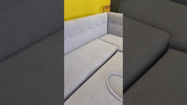 Диван был в экокоже. Стал в велюре который легко чистится и моется.