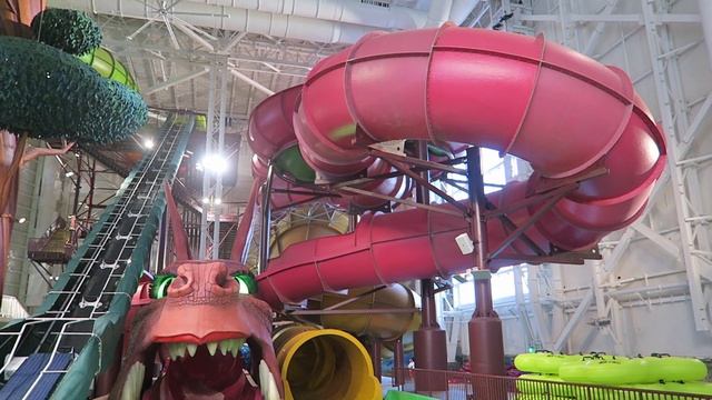 Wildebeest Review, Splashin' Safari Award-Winning Water Coaster | World's Best Water Slide? смотреть онлайн