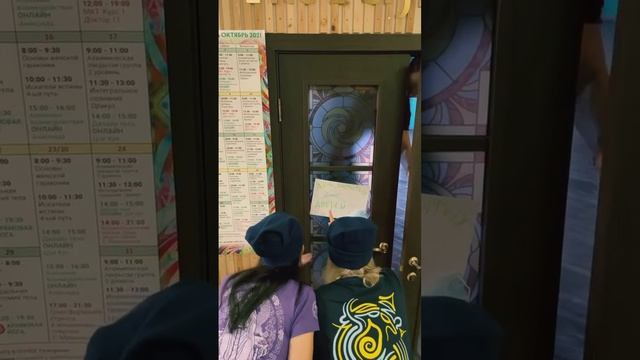 День закрытых дверей или встреча старых друзей смотреть онлайн