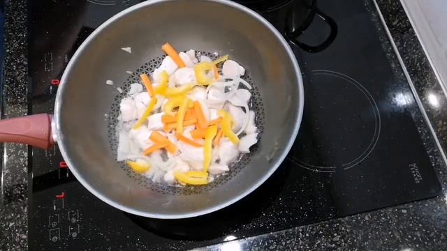 WOK с курицей смотреть онлайн