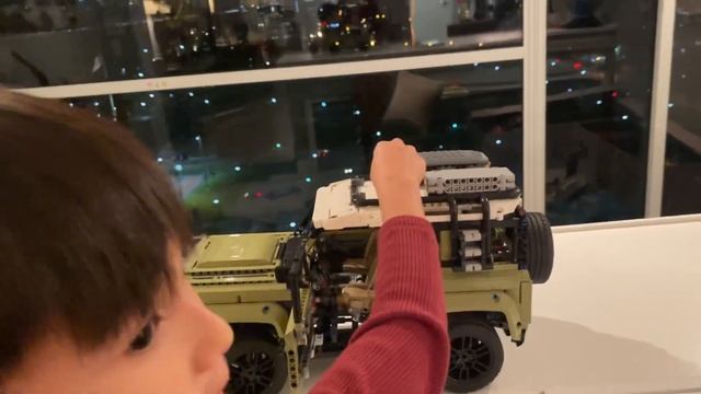 7 years old introducing Lego Land Rover Defender #42110 #lego #legodefender42110 #legolandrover смотреть онлайн