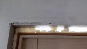 Способ запенивания дверного блока без распорок