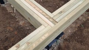 Обвязка свай пакетом досок на ребро, как правильно ее делать