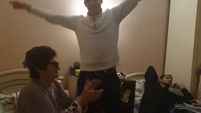 Танцует Гамлет Адлерский 😁😊 смотреть онлайн