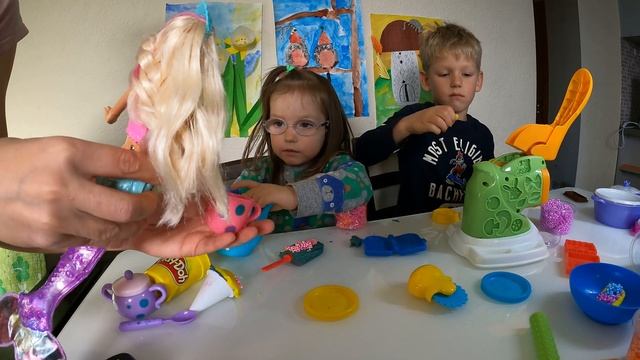 Играем в play dough. Детская кухня. Приключения Дани и Алисы. Видео для детей. смотреть онлайн