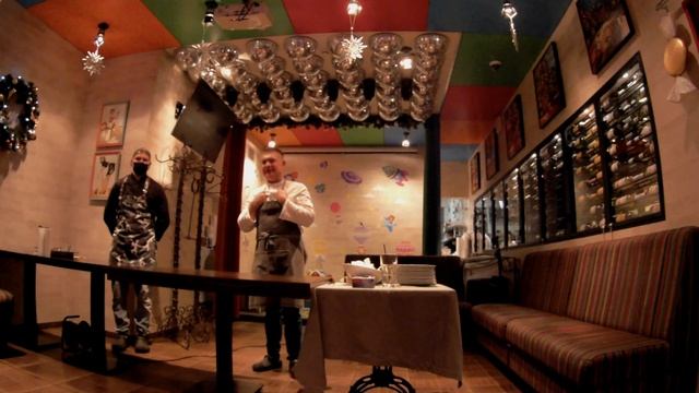 Бренд шеф Сергей Винокуров в кафе вкус жизни готовит блюда для любимых гостей / мастер шеф повар смотреть онлайн