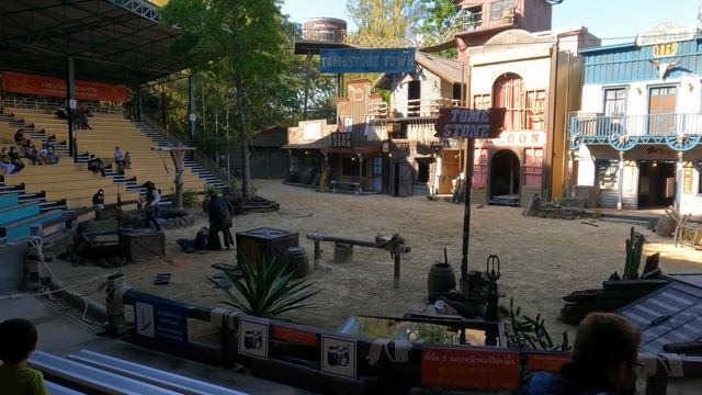 Bangkok, Thailand. Hollywood Cowboy Stunt Show at Safari World. смотреть онлайн