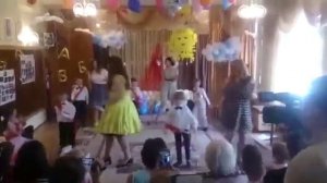Мамы танцуют на выпускном в д/с