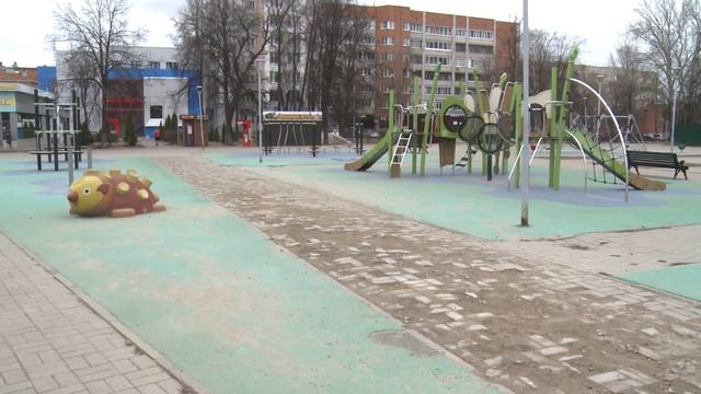 Детскую площадку на площади Юности в Ярославле приведут в порядок смотреть онлайн