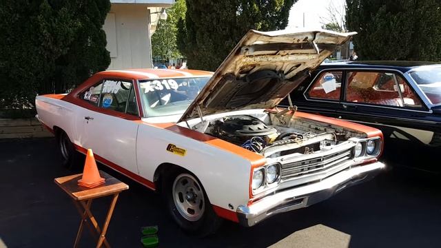 1969 Plymouth Roadrunner смотреть онлайн