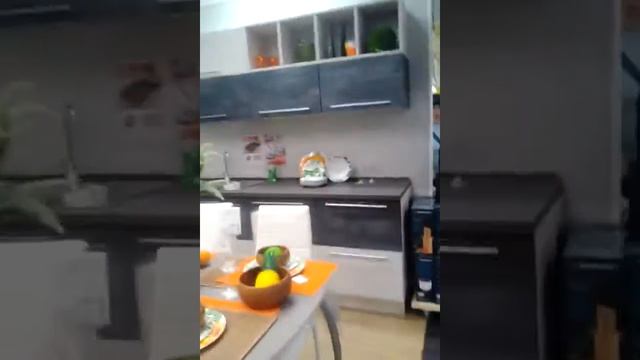 Мы пошли в магазин выбирать бабушки кухню бабе Наде кухню