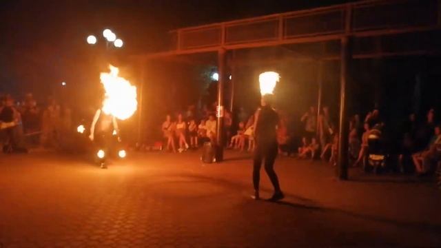 Такого вы еще не видели. Ночное фаер-шоу на Набережной Феодосии на День города. Крым. 31.07.2021 г. смотреть онлайн