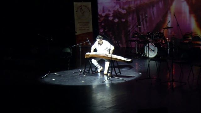 Танец дракона и феникса. Гучжэ́н.