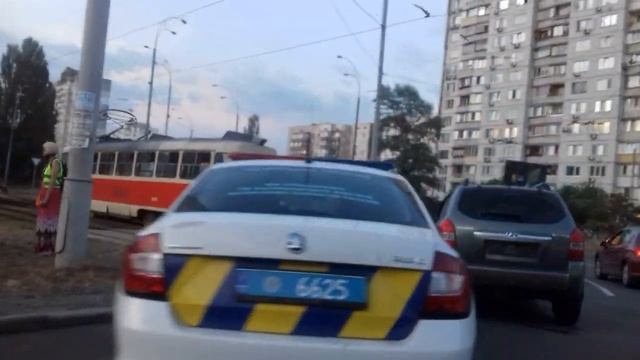 Столкнулись авто и трамвай на пересечении Гайдара и Героев Днепра смотреть онлайн