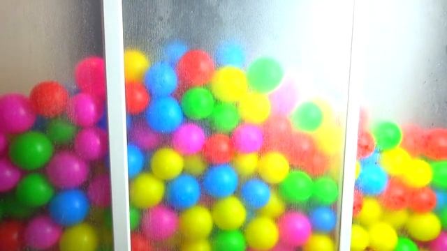 Ванная с цветными шариками Bath with colored balls HD 2018 смотреть онлайн