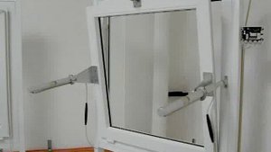 Оконная автоматика. Откидное окно с нижним подвесом, открытие внутрь, с электроприводами