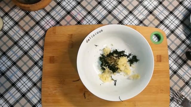 Бомбическая! Не человечески вкусная курица в чесночном соусе.