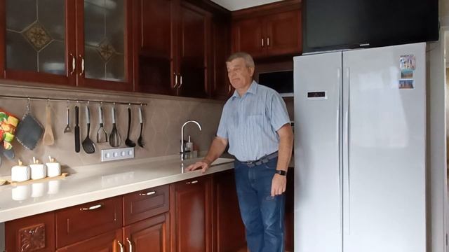 Видеоотзыв о кухне из массива березы Классика