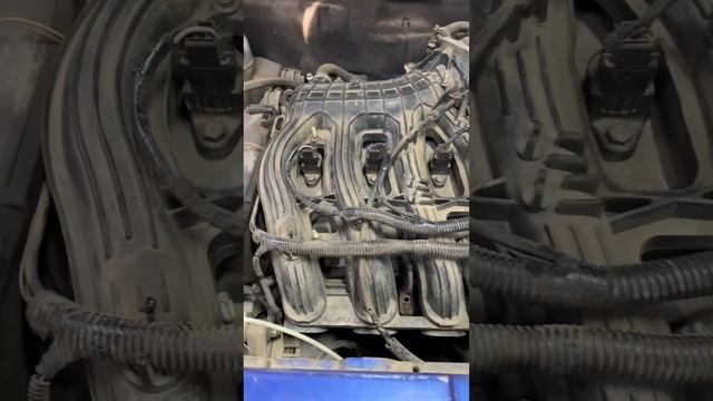 Как быстро найти подсос воздуха ваз. Гаражные движения #авто #automobile #2024 #shorts