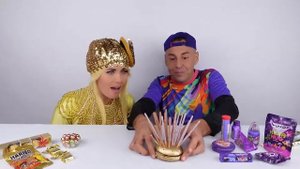 Челлендж золотая еда против фиолетовый еды мукбанг | Лола русский