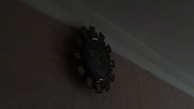 Настенные часы в квартире одной из хрущёвок Ростова-на-Дону смотреть онлайн