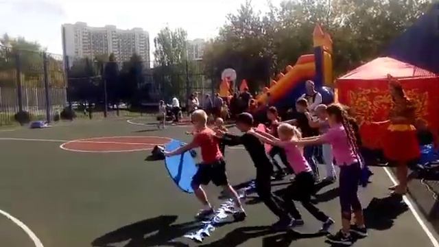 Праздник на территории школы № 1582 смотреть онлайн