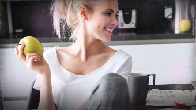 Так увлеклась, что не заметила как на кухню зашел супруг... | 18+ Истории любви и измен смотреть онлайн