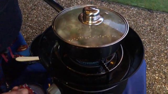 Risotto Cooked on the Cadac Safari Chef 2 BBQ. A nice vegetarian meal. смотреть онлайн