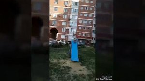 Стук в дверь.