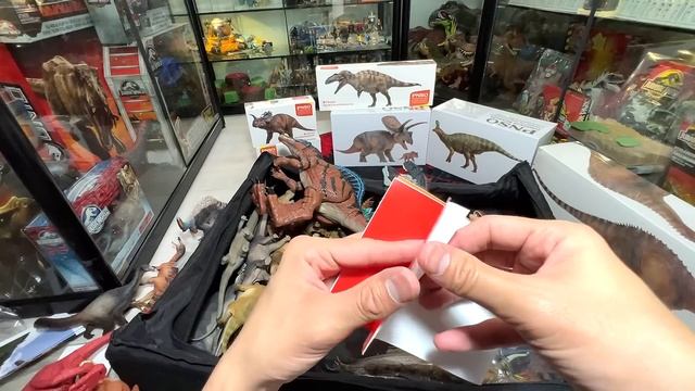 NEW Colossal BOX of Jurassic World Dinosaurs! Spinosaurus, Giganotosaurus, Therizinosaurus, Raptor