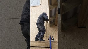 Прорезаем окно в каркасном доме