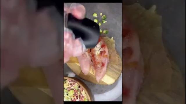 Куриные кармашки с овощами и сыром. Правильное питание. Как приготовить - видео рецепт смотреть онлайн