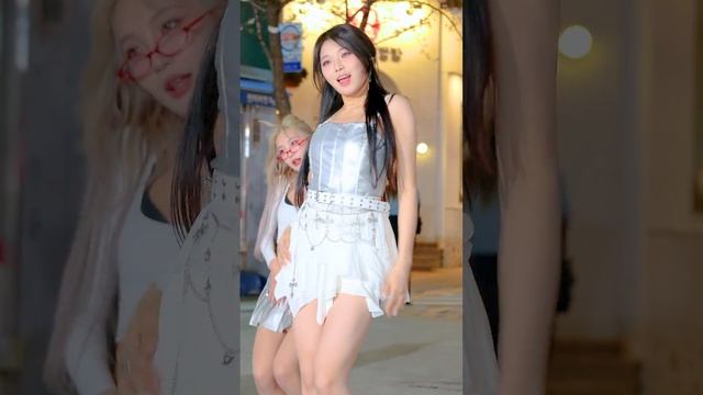 댄스팀 웁스 (OOPS) 베베 [브레이브걸스 (Brave Girls) - 롤린 (Rollin')] @신촌 명물쉼터 (직캠 fancam) Kpop 벚꽃길 버스킹 댄스 240402