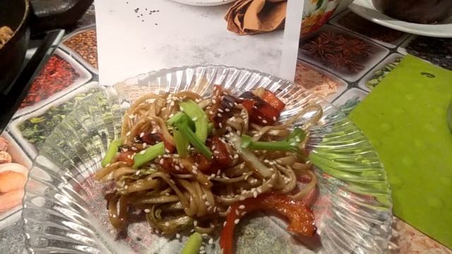 Удон с курицей (Су вид) от Элементари смотреть онлайн