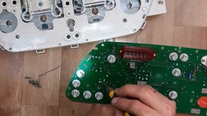 Разборка и пропайка контактов в доске приборов ваз 2110
