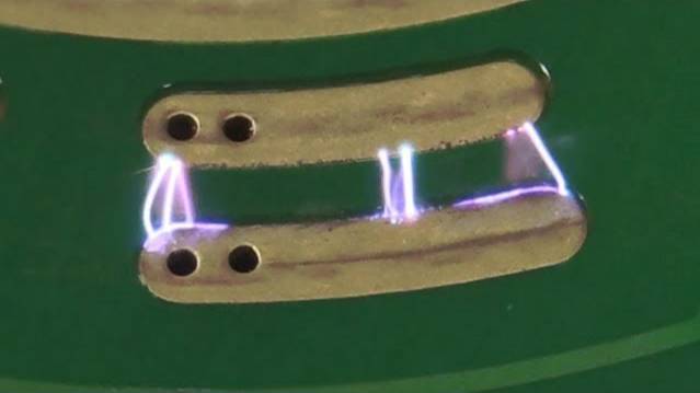 EEVblog #1016 - Crude Multimeter High Voltage Overload Testing смотреть онлайн