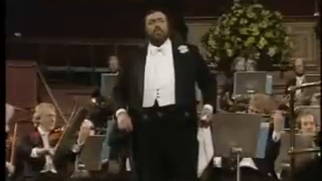 Luciano Pavarotti: E lucevan le stelle смотреть онлайн